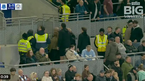 Khoảnh khắc ‘dở khóc dở cười’ của CĐV Man City